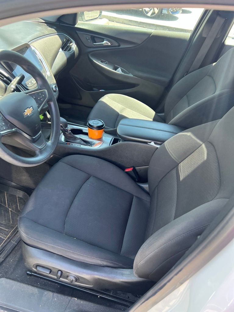 Used 2021 White Chevrolet LT image 8