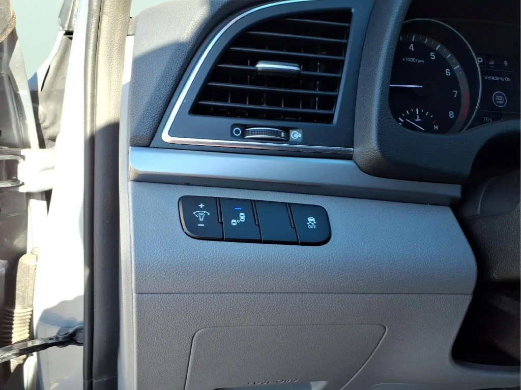 Used 2017 Gray Hyundai SE image 18