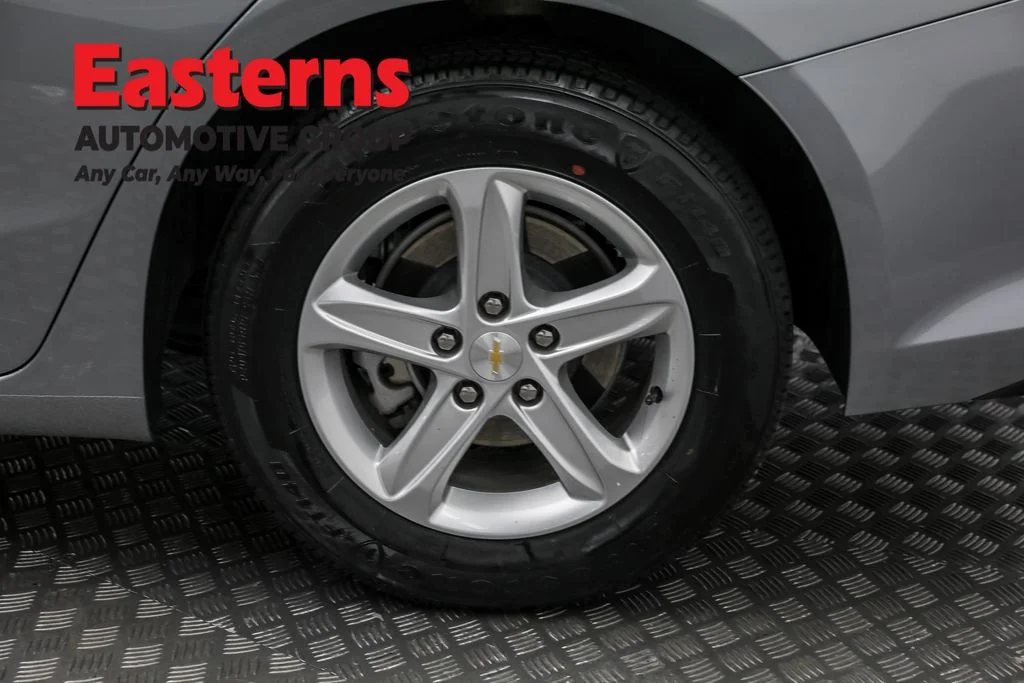 Used 2024 Gray Chevrolet LT image 31