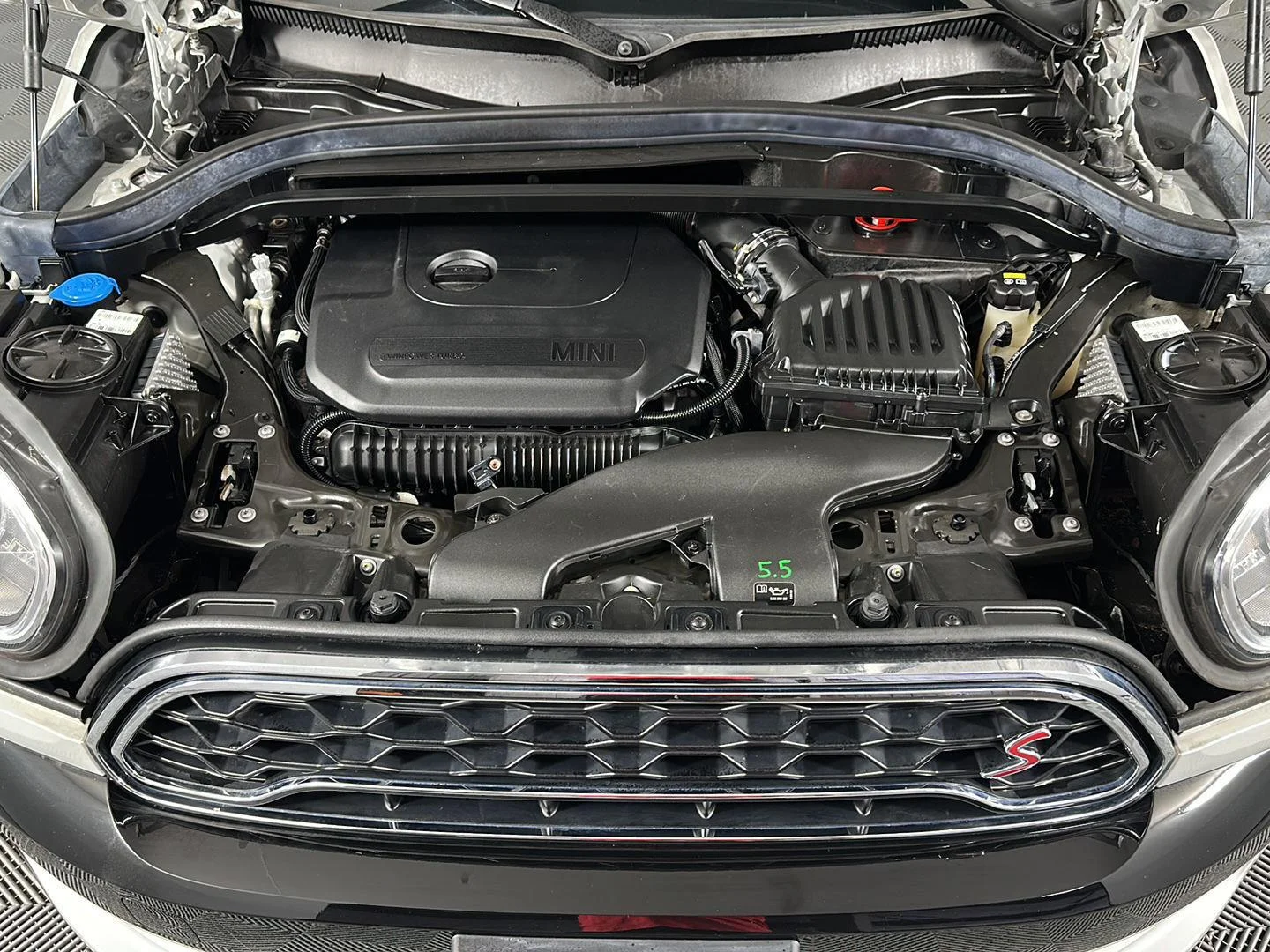 Used 2020 White SIlver Edition MINI Cooper S image 3