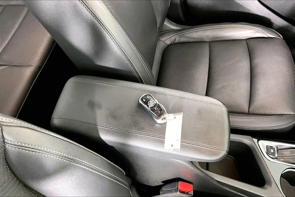 Certified Used 2022 White Frost Tricoat Buick Essence image 33