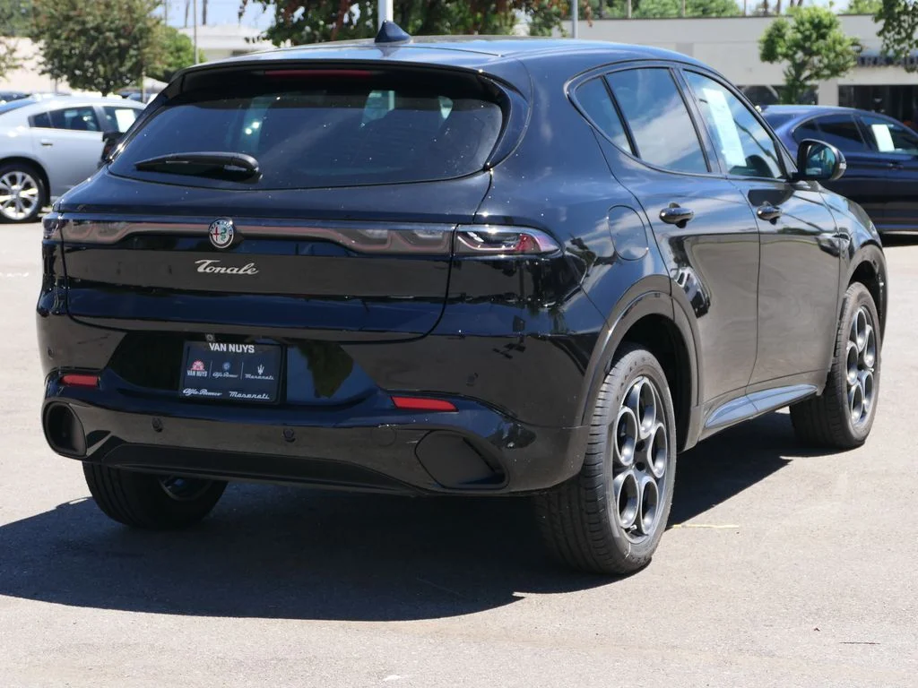 Used 2025 Black Alfa Romeo Base image 3