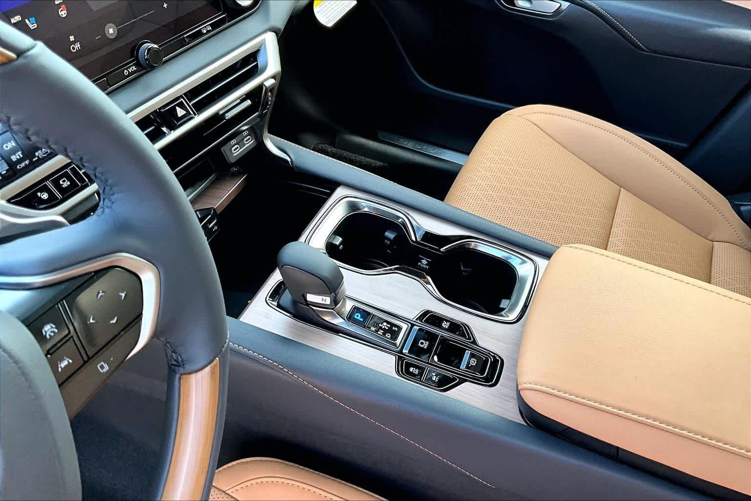 New 2026 Eminent White Pearl Lexus PREMIUM PLUS image 7