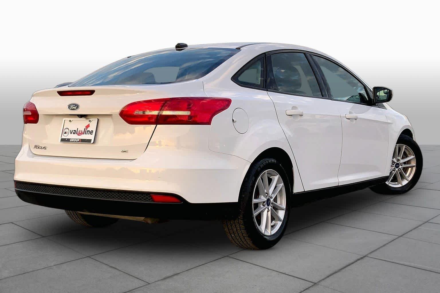 Used 2017 Oxford White Ford SE image 13
