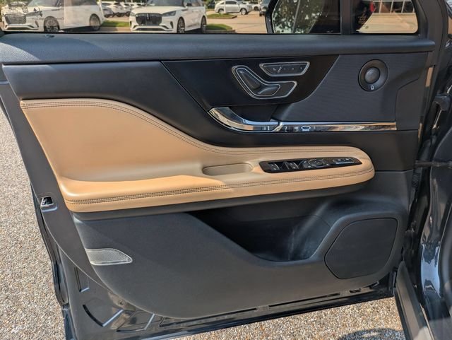 Used 2020 Blue Lincoln Reserve image 25