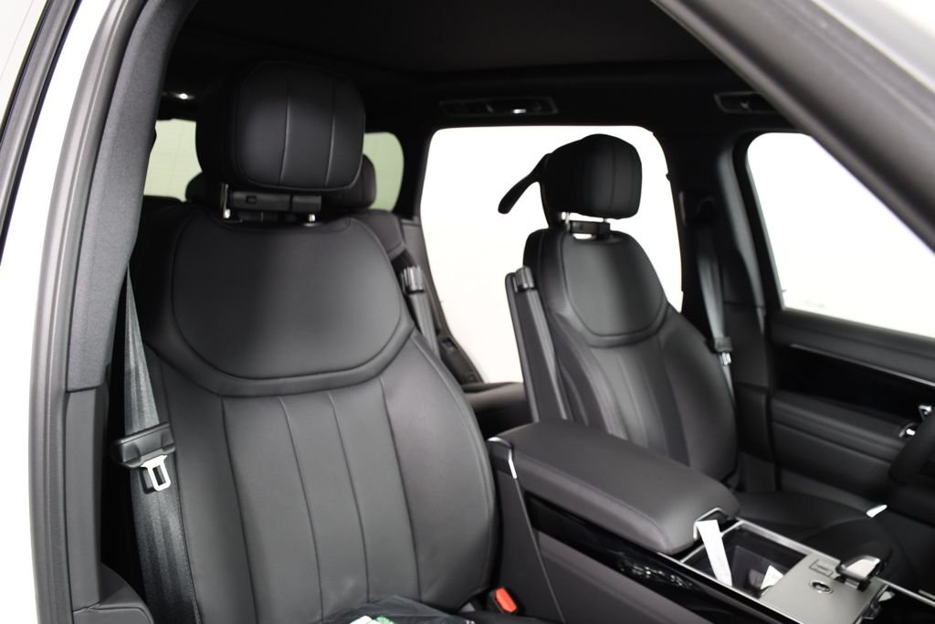 New 2026 Ostuni Perl Wh Land Rover SE image 19