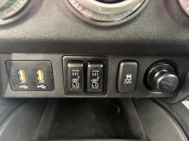 Used 2025 Gray Mitsubishi 2.0 S image 32