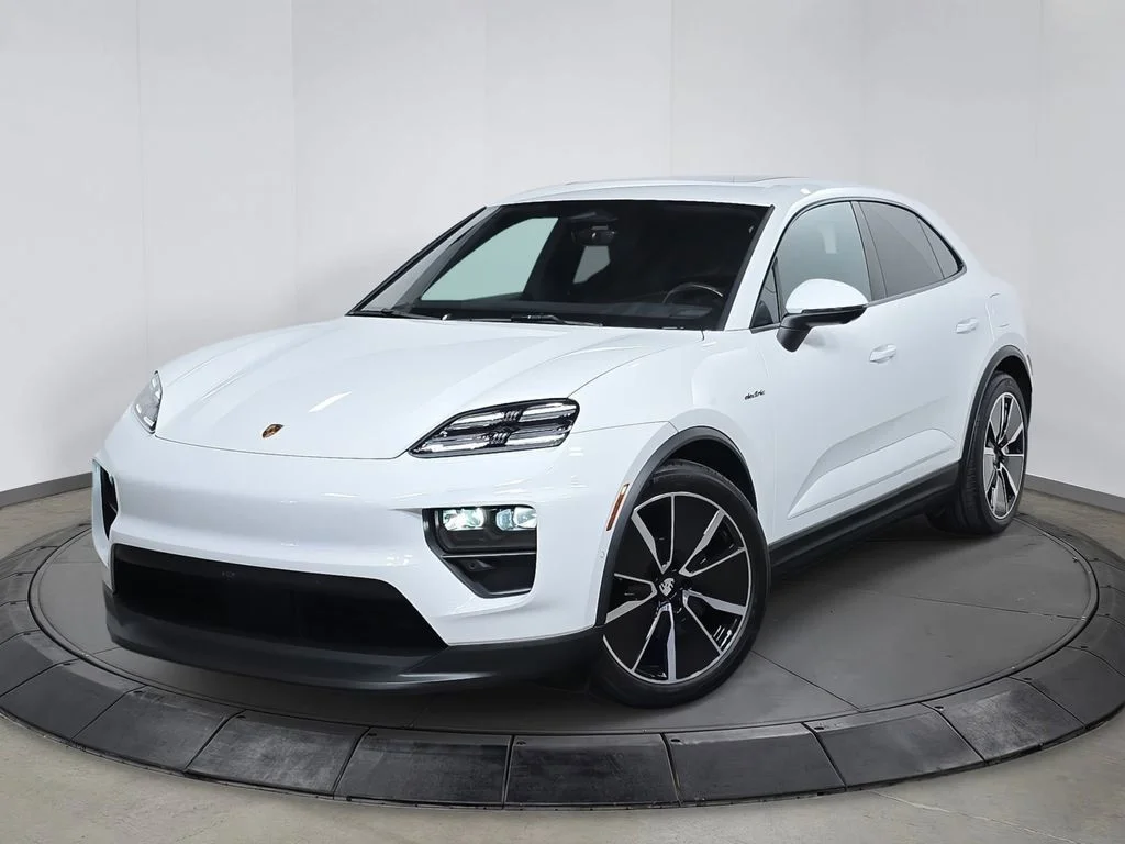 2025 Porsche Macan Base