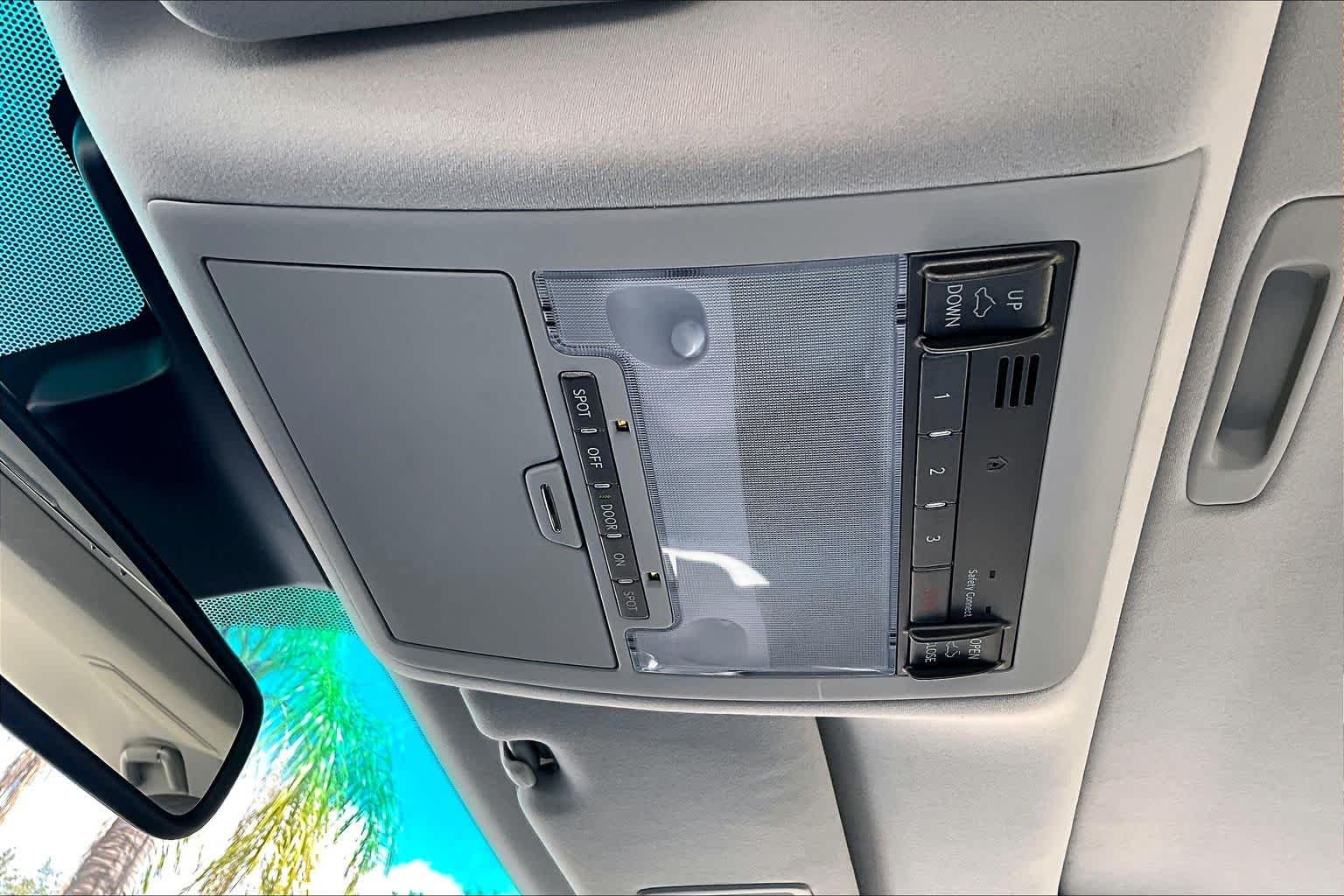 Used 2012 Obsidian Lexus  image 31