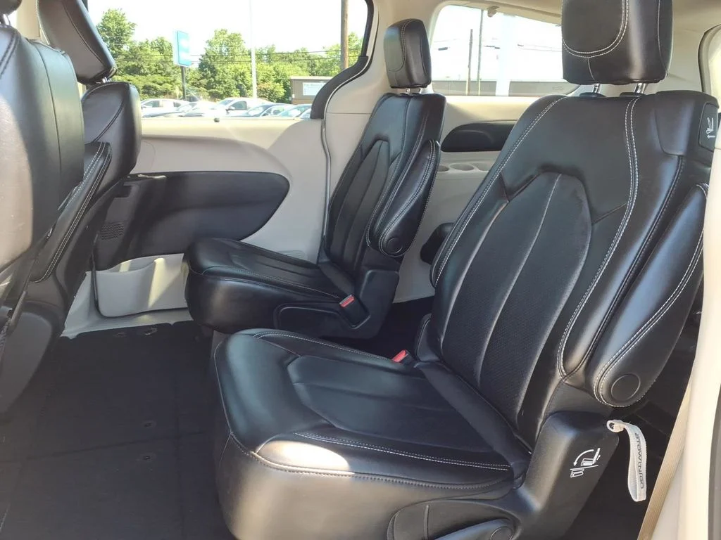Used 2023 White Chrysler Touring L image 22