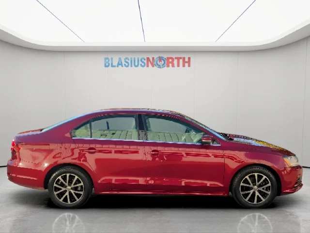 Used 2017 Red Volkswagen 1.4T SE image 4