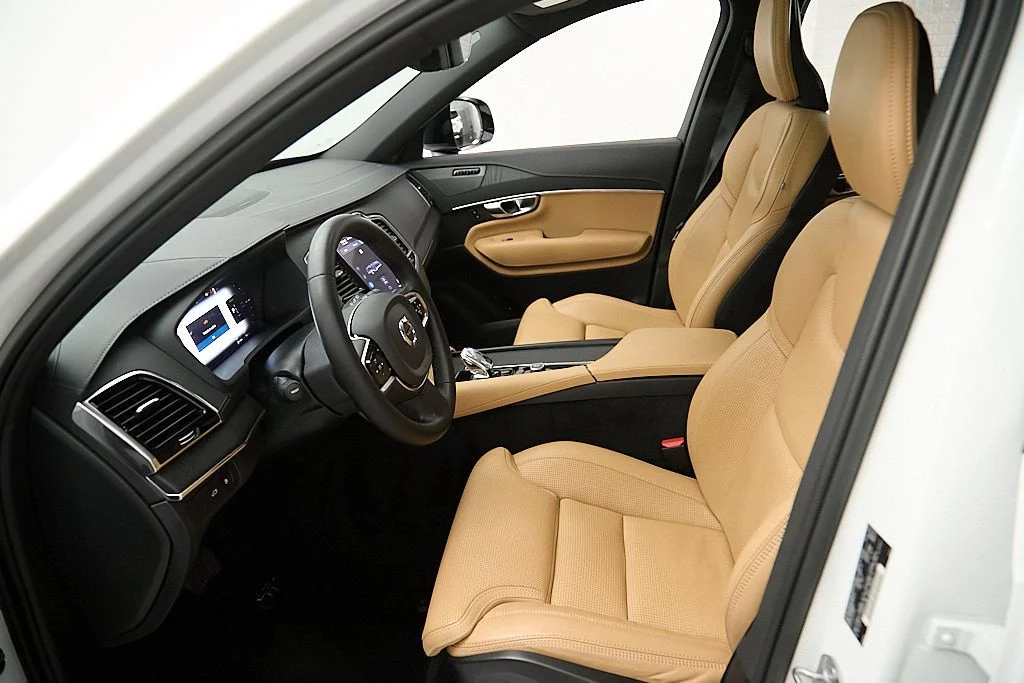 Certified Used 2023 Crystal White Volvo Ultimate image 18