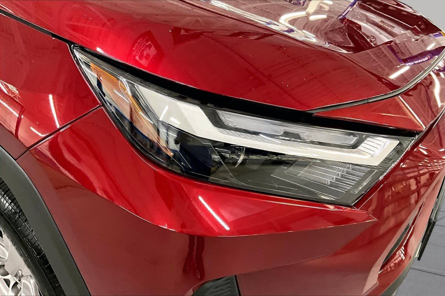 Used 2025 Ruby Flare Pearl Toyota XLE image 28