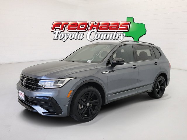 Pre-Owned 2023 Volkswagen Tiguan 2.0T SE R-Line Black