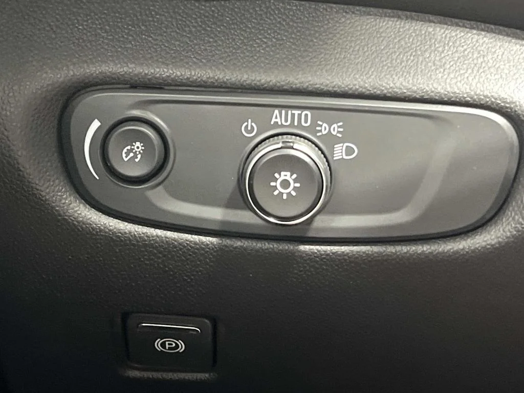 Used 2024 Black Chevrolet 2LT image 27