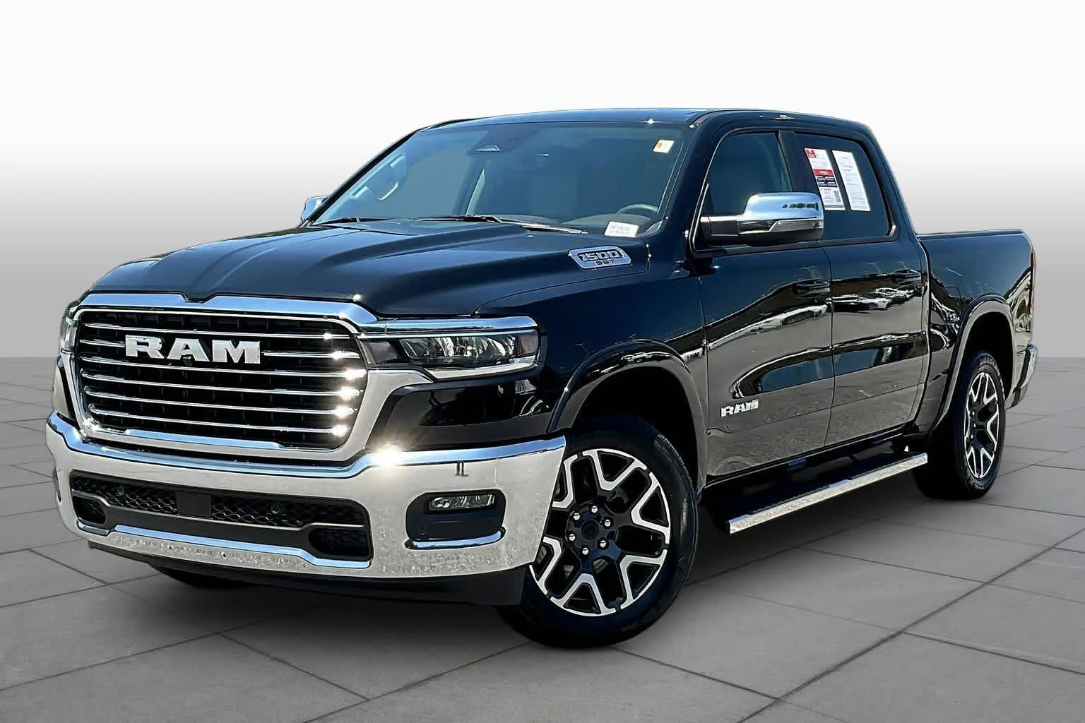 Used 2025 Diamond Black Crystal Pearlcoat Ram Laramie image 2