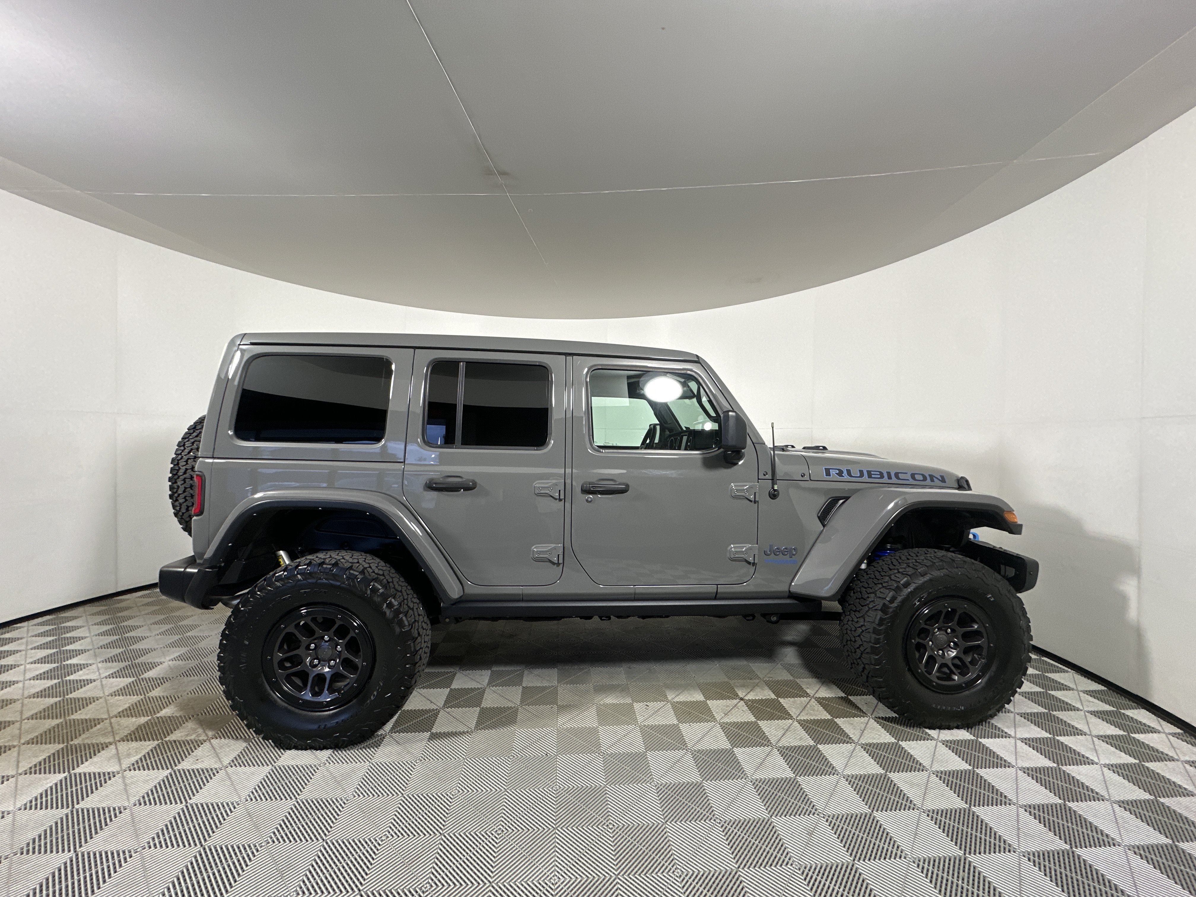 Certified Used 2022 Sting-Gray Clearcoat Jeep Unlimited Rubicon image 8