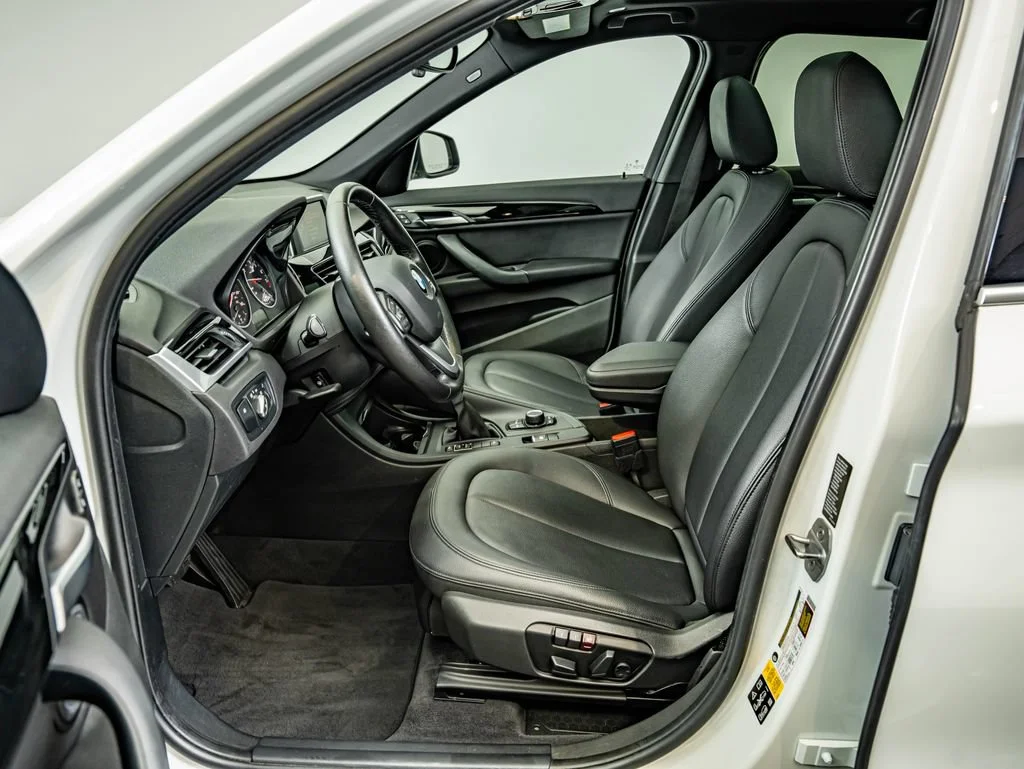 Used 2017 Alpine White BMW xDrive28i image 32