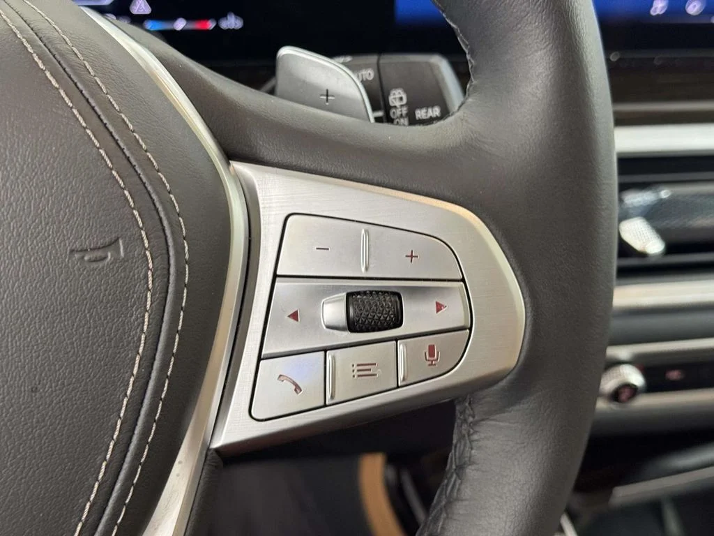 Used 2026 White BMW xDrive40i image 23