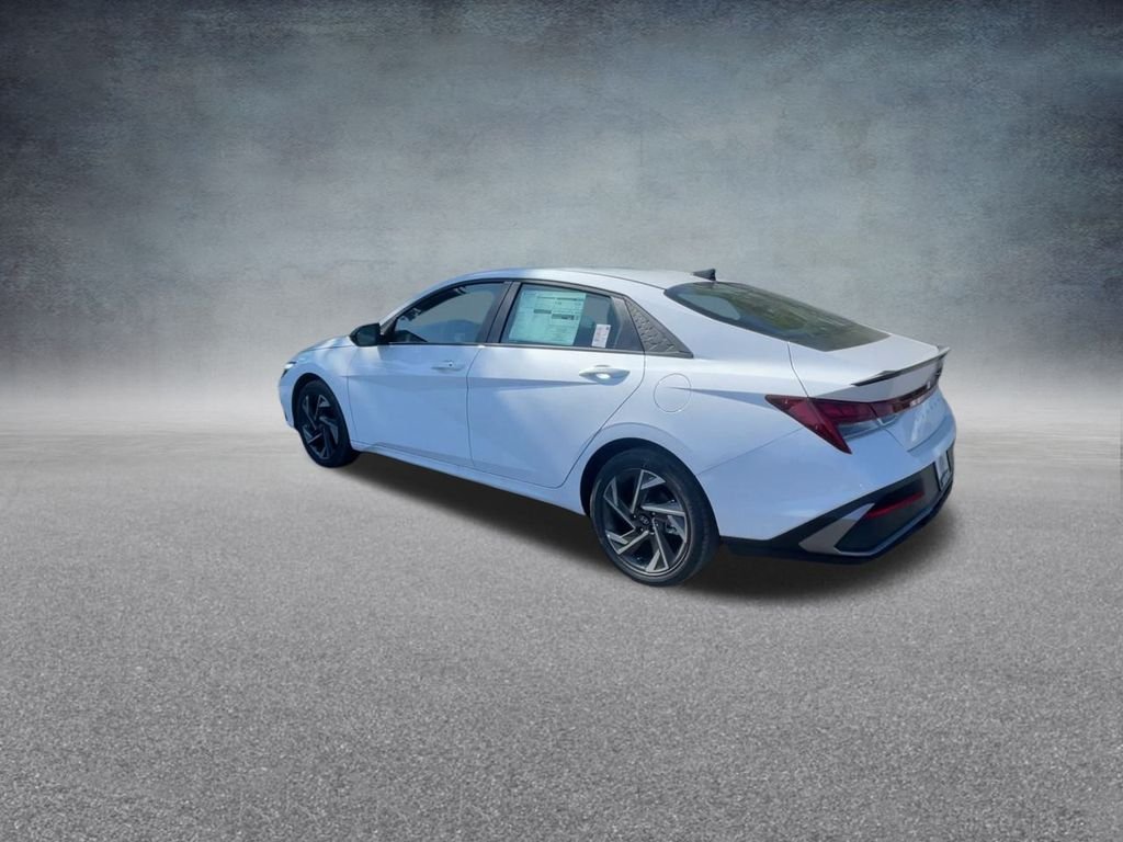 2025 Hyundai Elantra Blue - Photo 17