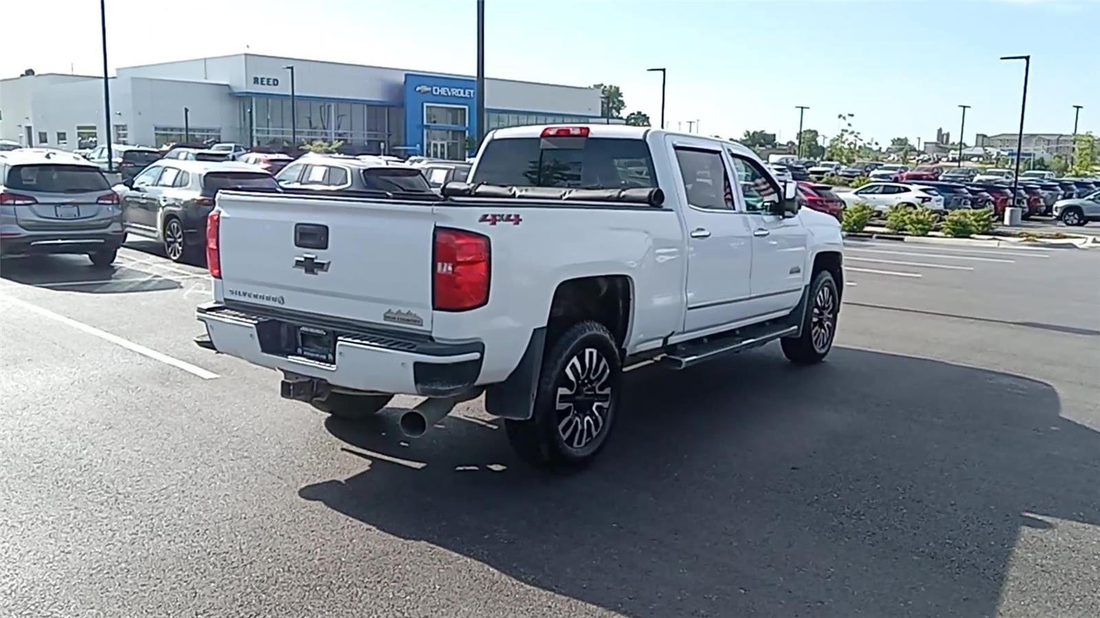 Used 2018 White Chevrolet High Country image 8
