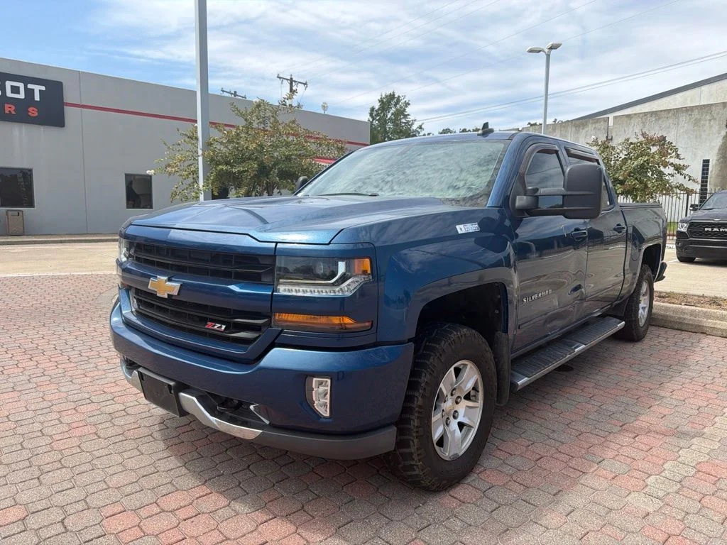 Used 2018 Blue Chevrolet LT image 1