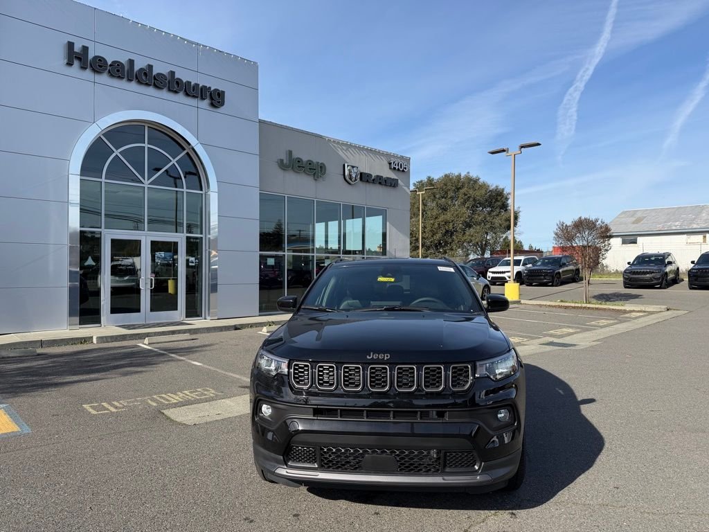 New 2026 Diamond Black Crystal Pearl-Coat Exterior Paint Jeep Latitude image 8