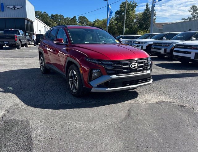 Used 2025 Red Hyundai SEL Convenience image 1