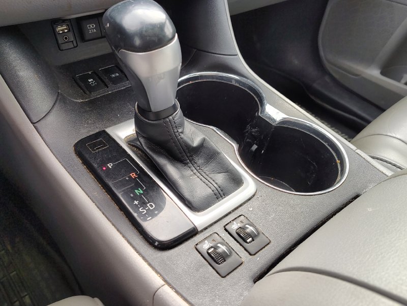 Used 2018 Silver Toyota XLE image 19