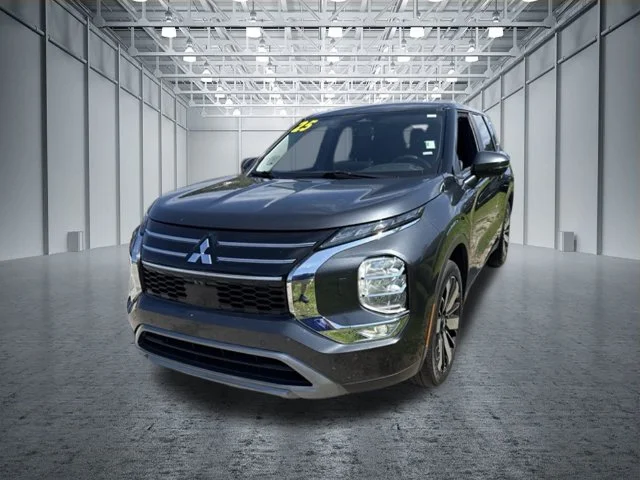 Used 2025  Mitsubishi  image 7