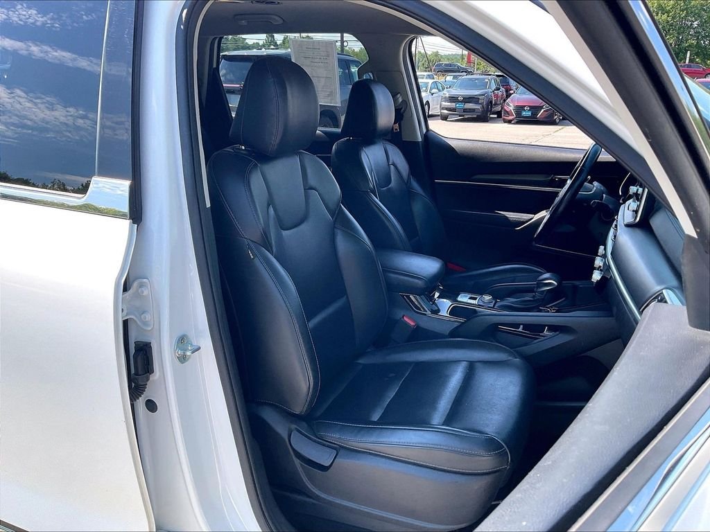 Used 2020 Snow White Pearl Kia LX image 10