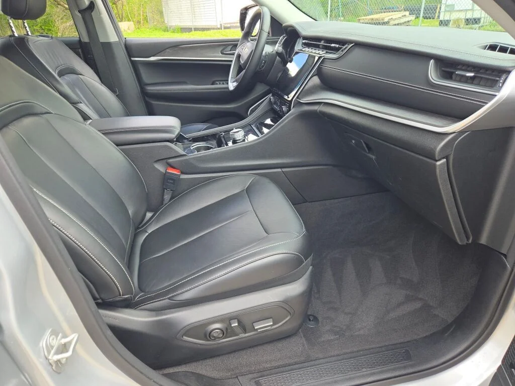 Used 2021 Silver Jeep Limited image 6