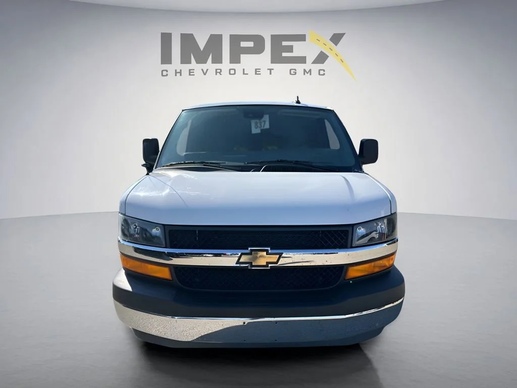 Used 2025 Summit White Chevrolet 1LT image 1