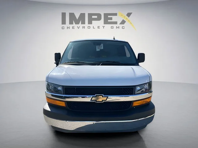2025 Chevrolet Express Passenger 1LT