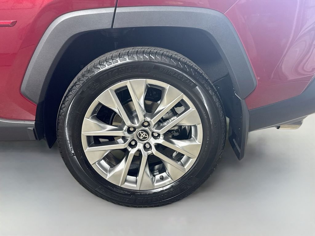 Used 2025 Ruby Flare Pearl Toyota XLE Premium image 9