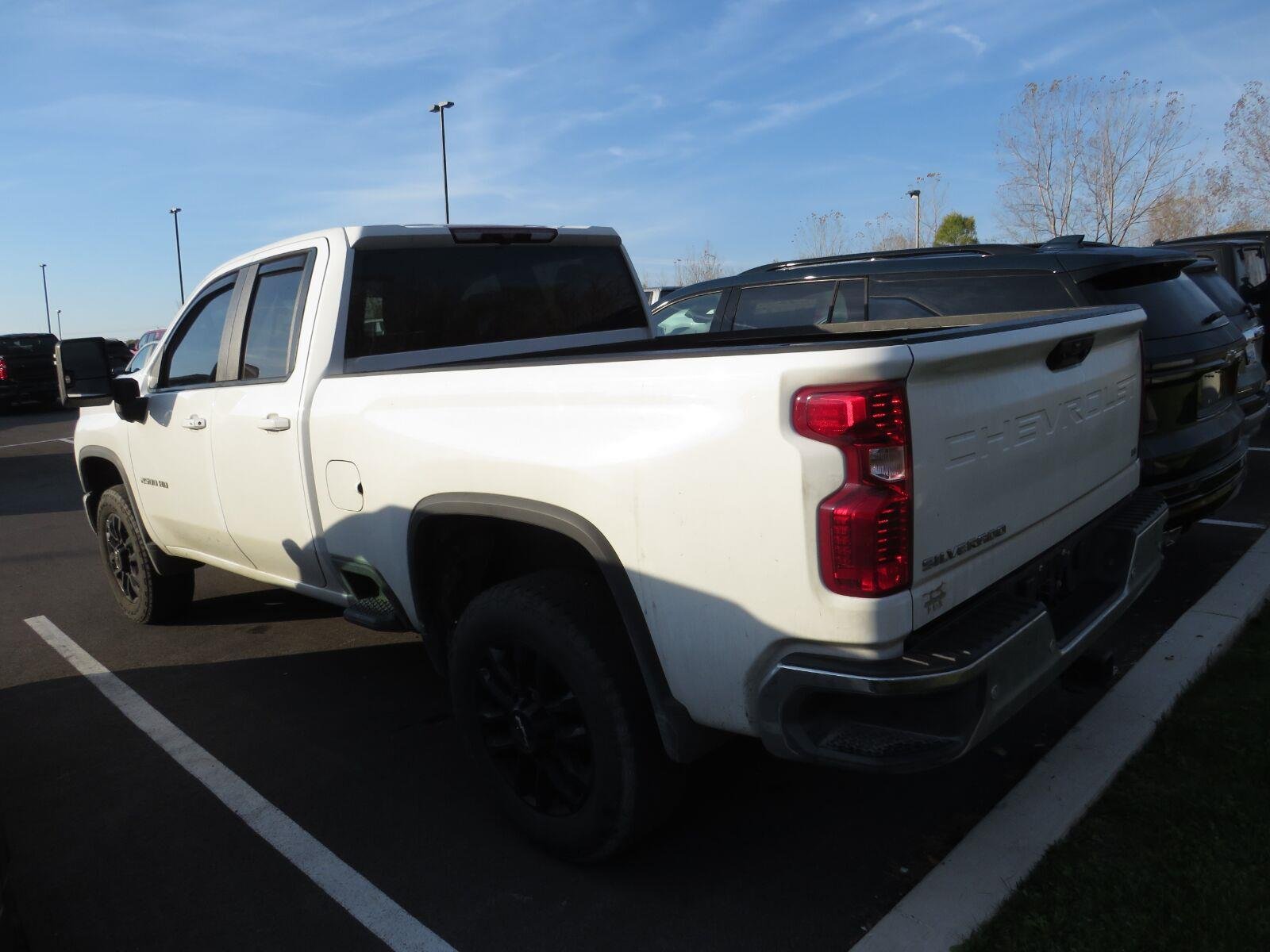 Used 2025  Chevrolet  image 6