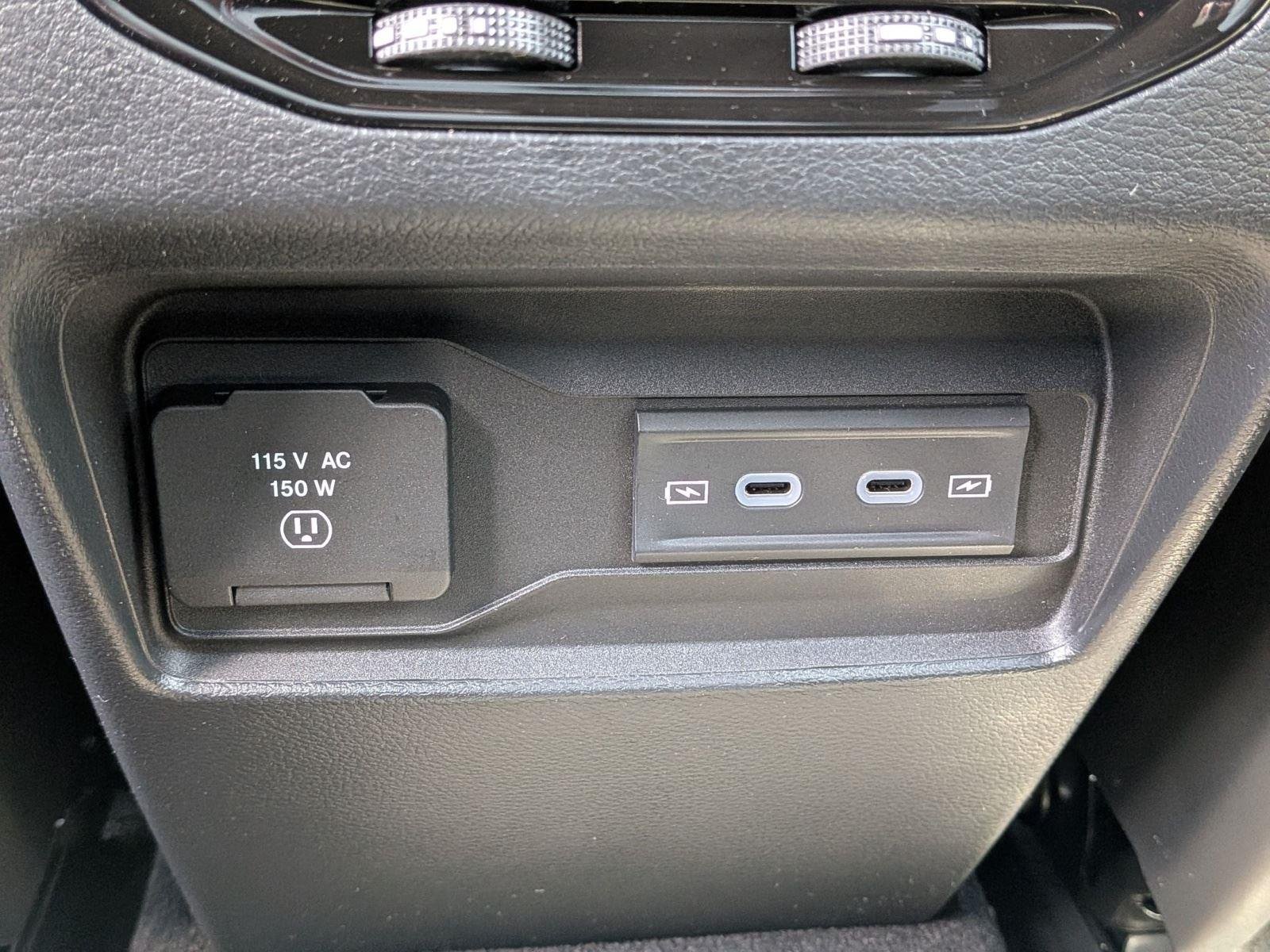 New 2026 Silver Zynith Exterior Paint Jeep Laredo Altitude image 34