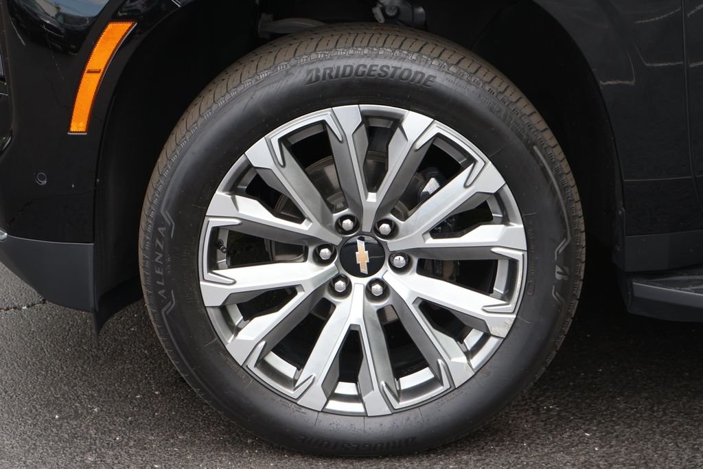 Used 2025 Black Chevrolet High Country image 14
