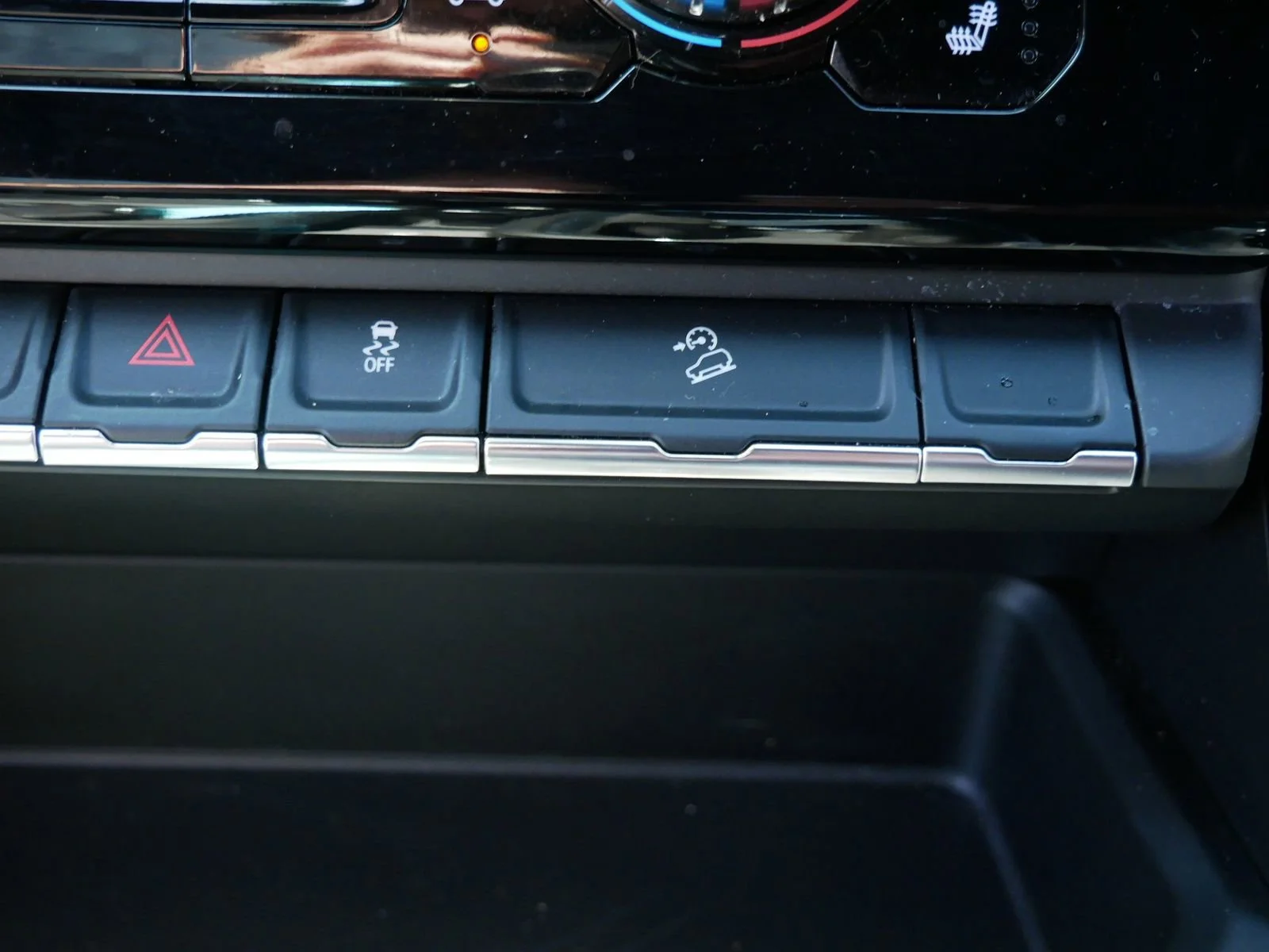Used 2025 Sterling Metallic GMC Denali Ultimate image 25