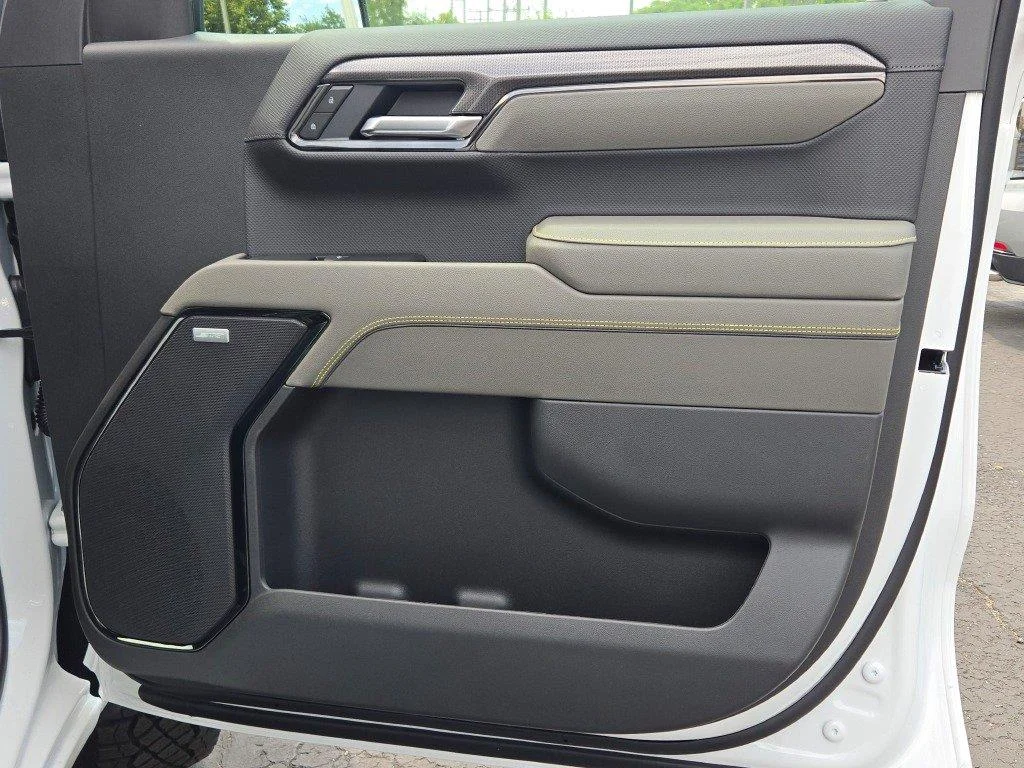 2026 Chevrolet Silverado 1500 ZR2 - Photo 8