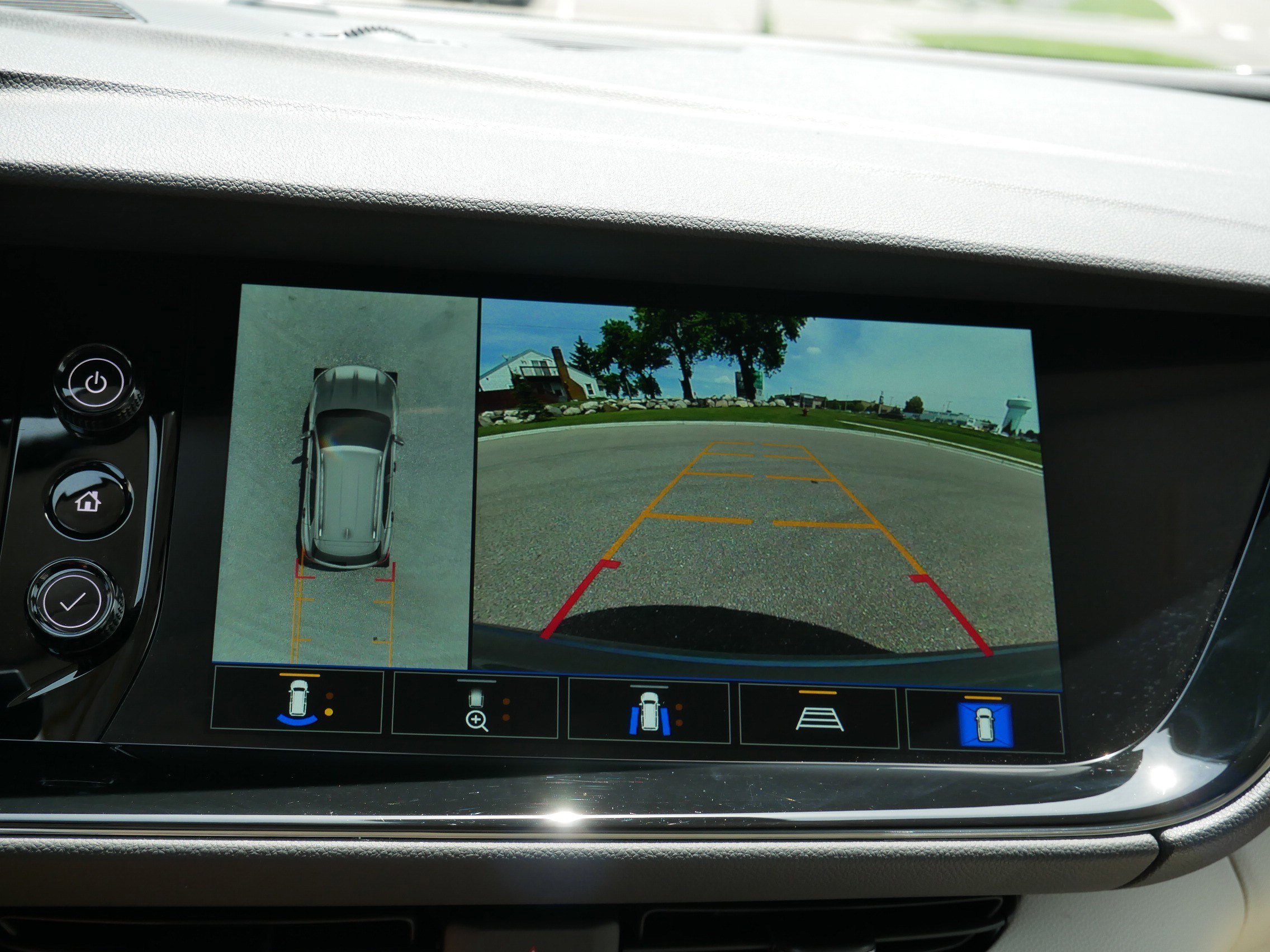 Used 2023 Moonstone Gray Metallic Buick Avenir image 26