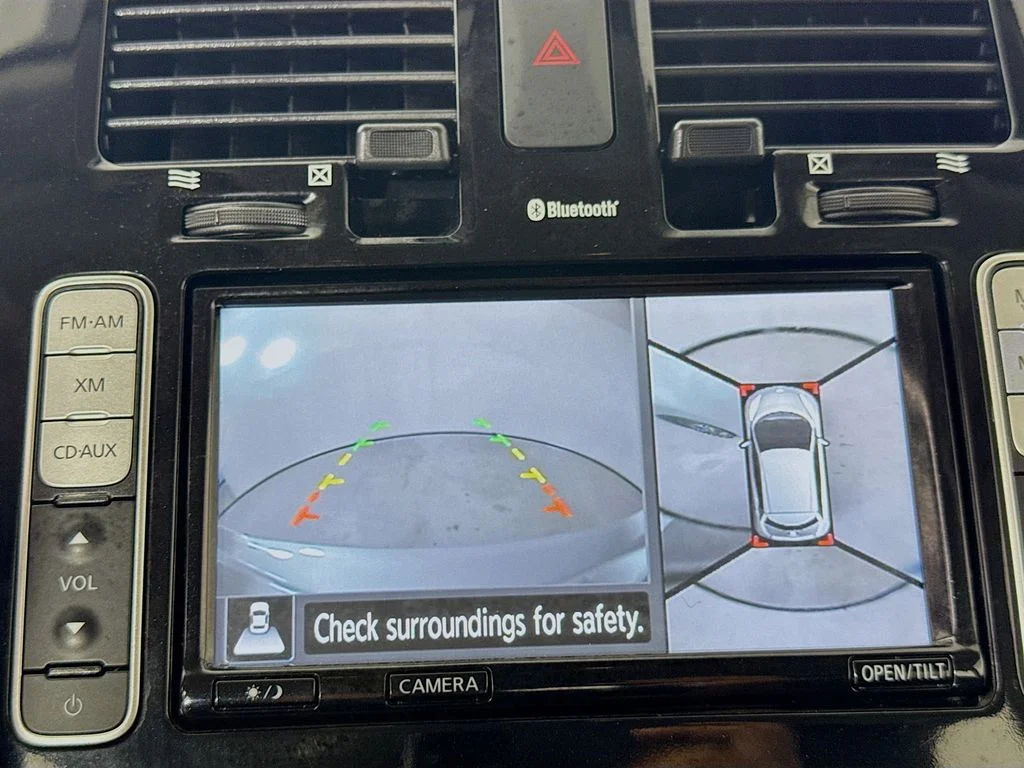 Used 2014 Brilliant Silver Nissan SL image 18