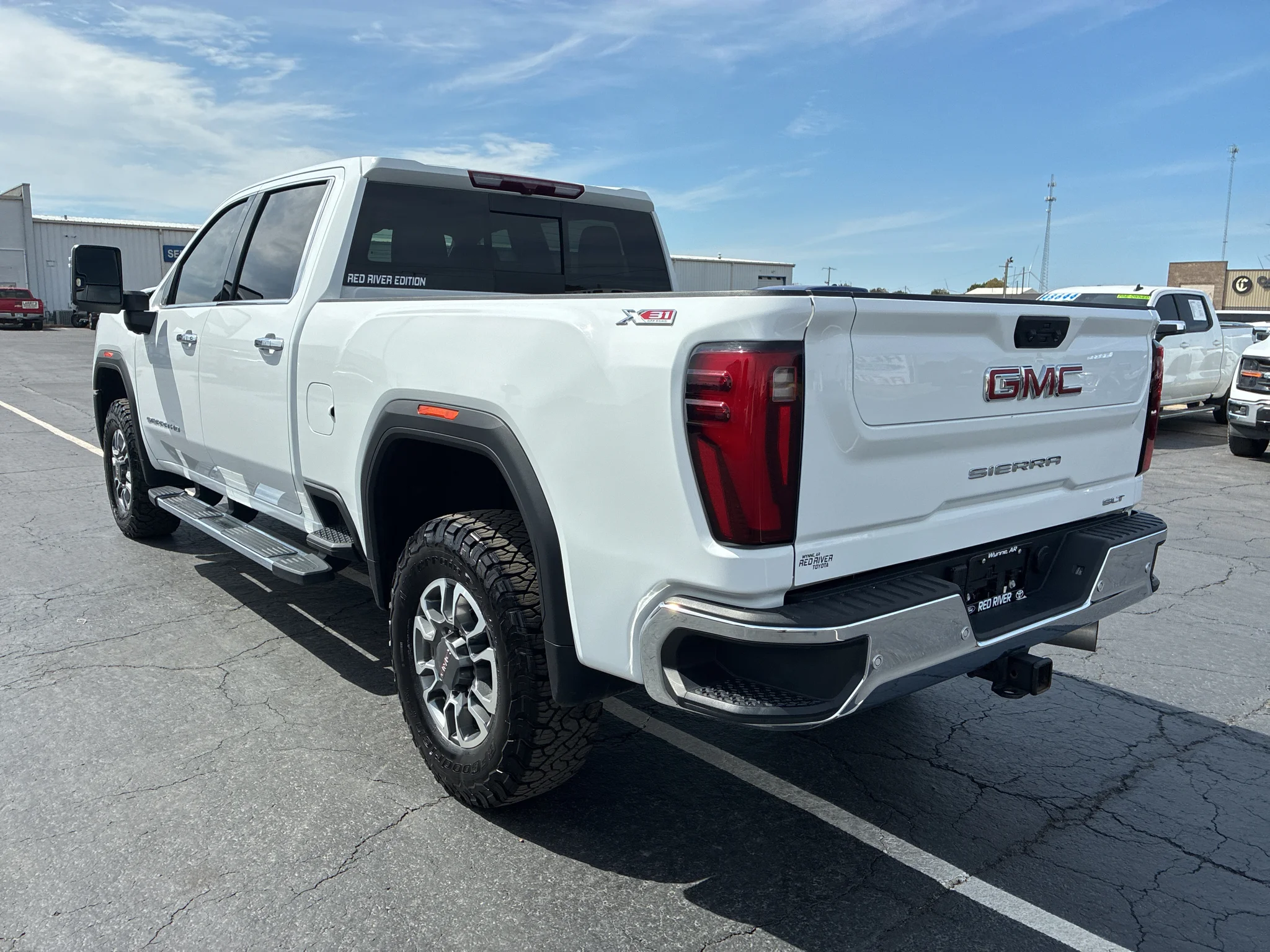 Used 2025 Summit White GMC SLT image 7