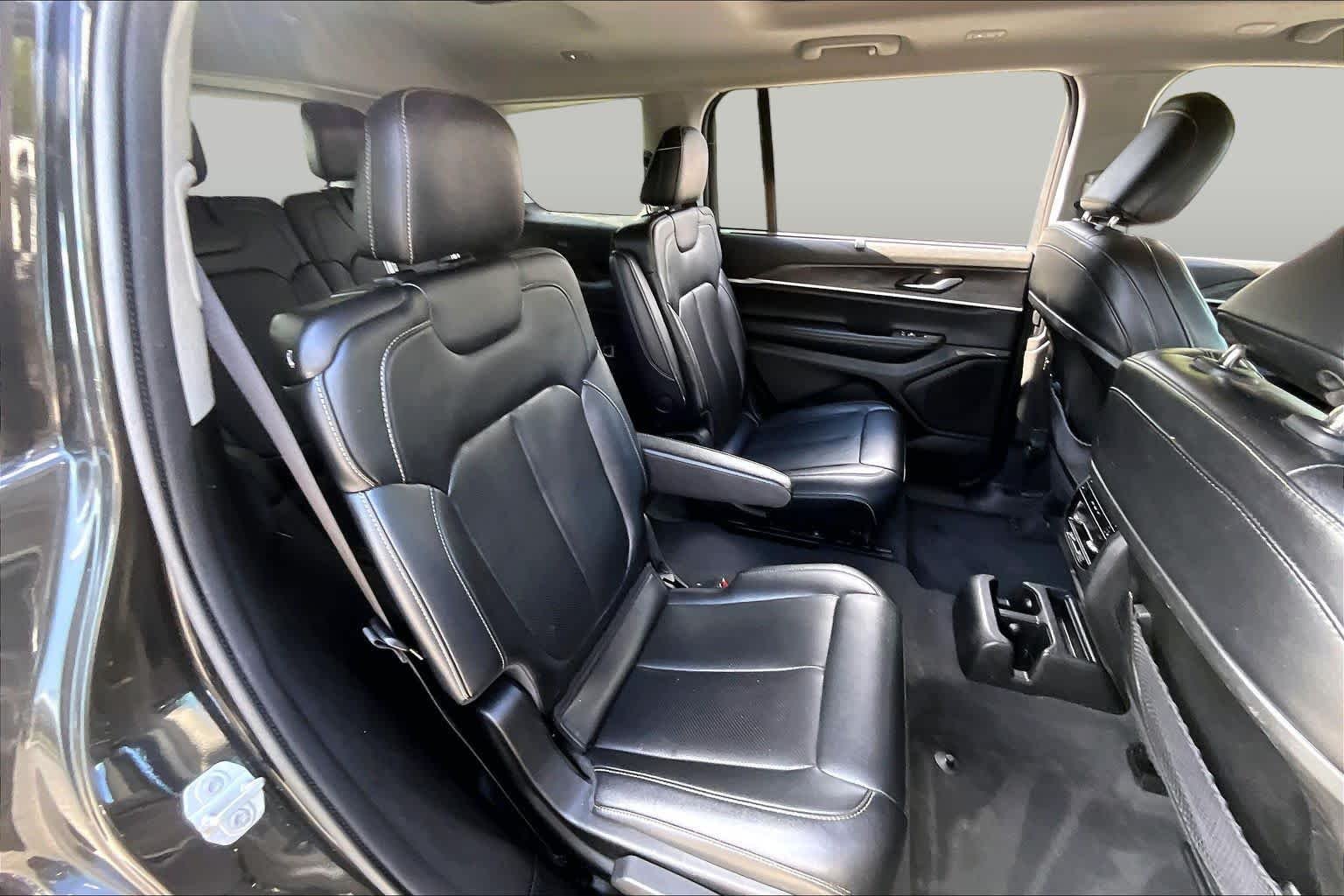 Used 2023 Rocky Mountain Pearlcoat Jeep Limited image 21