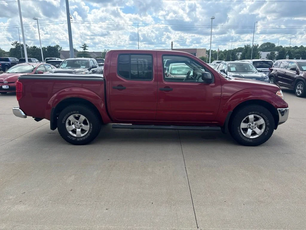 Used 2011 Red Nissan SV image 4