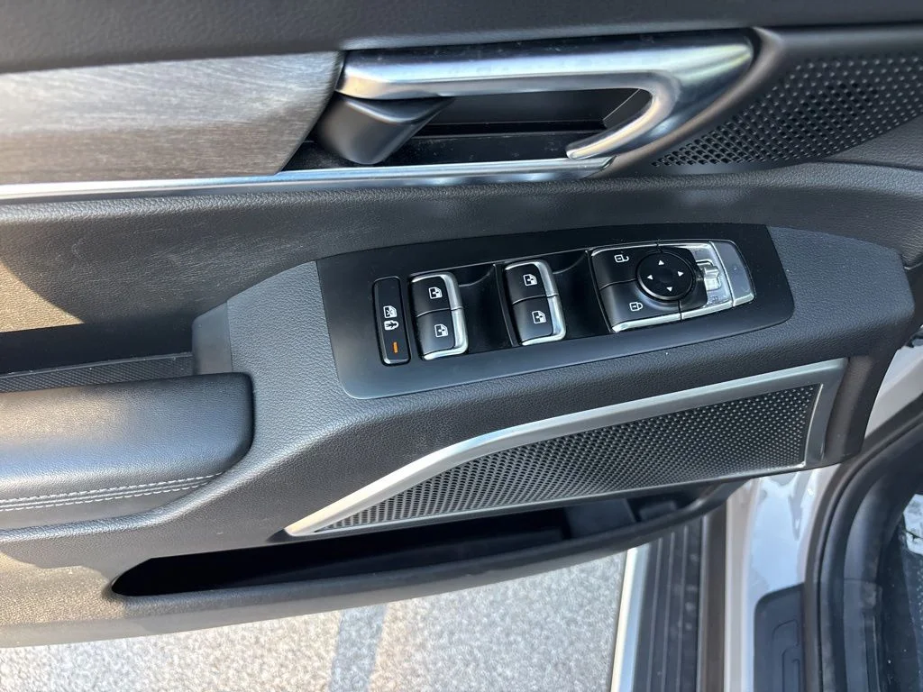 Used 2022 Gray Kia EX image 28