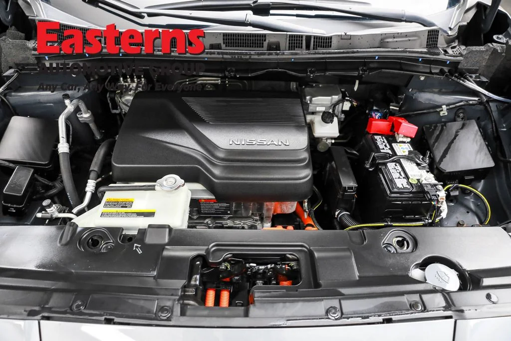 Used 2024 Gray Nissan S image 7