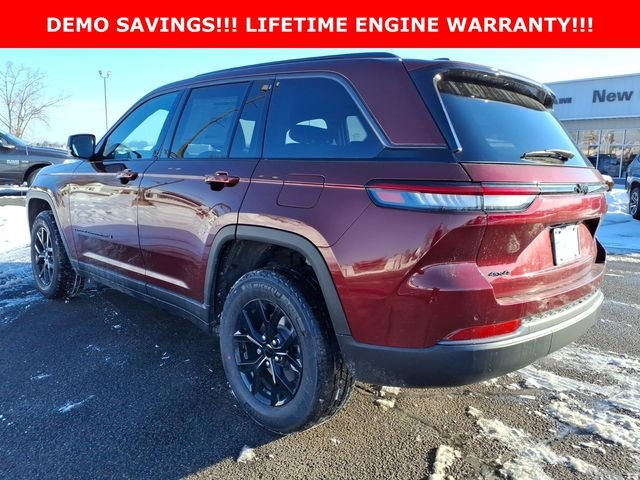 New 2026 Velvet Red Pearl-Coat Exterior Paint Jeep Altitude image 5