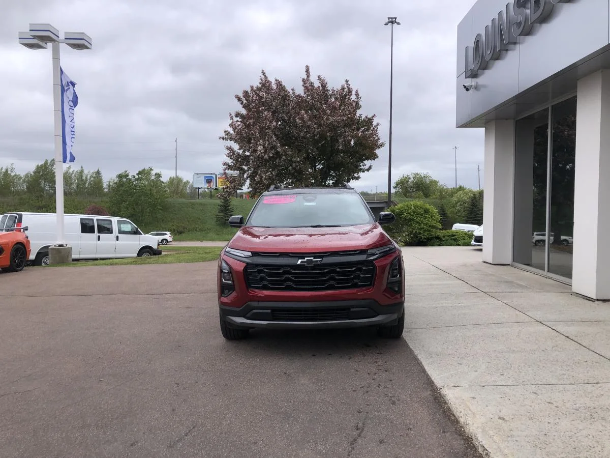 Used 2026 Red Chevrolet AWD 4dr LT w/2LT image 3