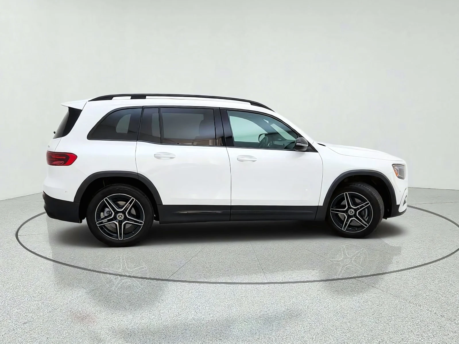 Used 2024 Polar White Mercedes-Benz GLB 250 image 7